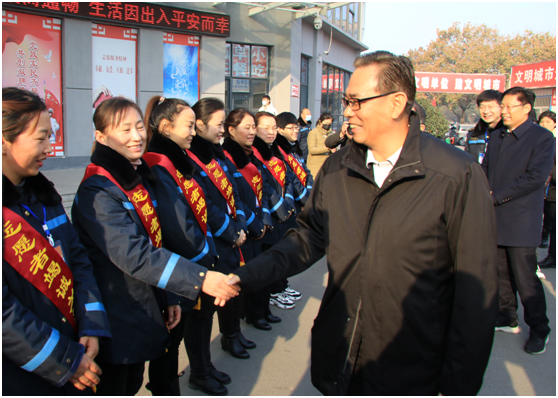 中華全國總工會副主席蔡振華到阜陽長途汽車中心站開展送溫暖活動